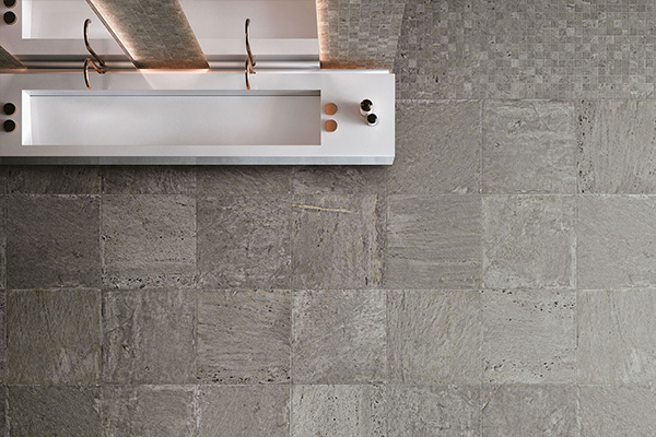 Carreaux imitation travertin pour salle de bain