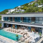 Villa et piscine luxe avec carrelage pierre de bali Zéphyr de Novoceram