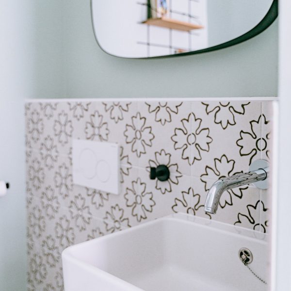 Toilettes avec carrelage Bohème Flower - Karen Tinka