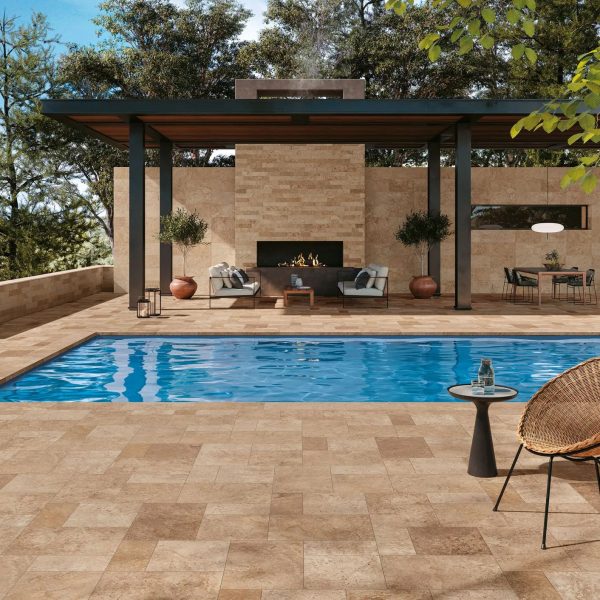 Tiber-Natural-comp-mod-outplus-10x60-Tiber-Light-30x60-piscine