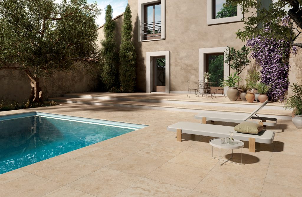 Carrelage grand format 80x80 cm pour plage de piscine, tendance 2025