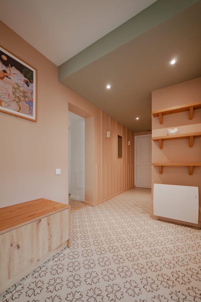 Entrée et couloir avec carrelage Bohème de Novoceram pour un rendu graphique