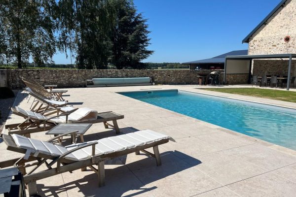 Terrasse aspect travertin