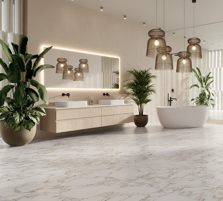 Salle de bain style Japandi avec carrelage effet marbre Arabescato Novoceram