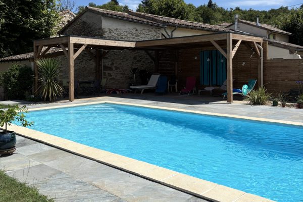 Une terrasse de piscine avec Zéphyr