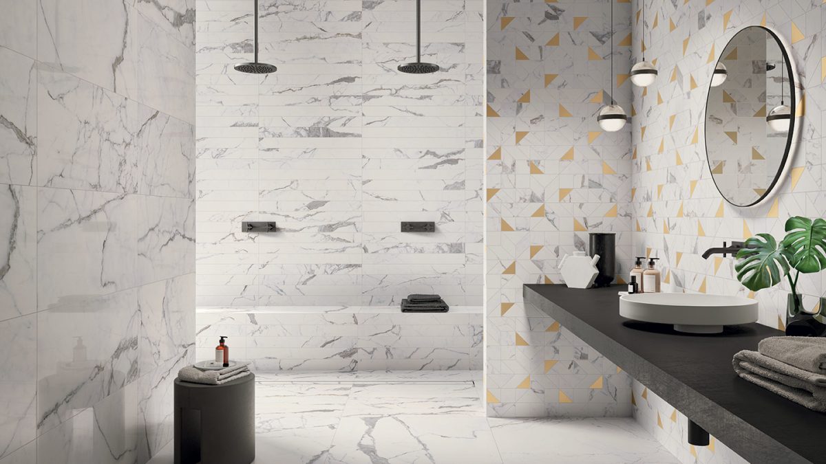  salle de bain effet marbre robinetterie noire mate