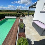 Terrasse carrelée avec piscine bois - BH Solutions