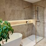 Douche et baignoire avec grès cérame - Colombine Viallet Architecte
