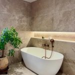 Salle de bain lumineuse et authentique - Colombine Viallet Architecte
